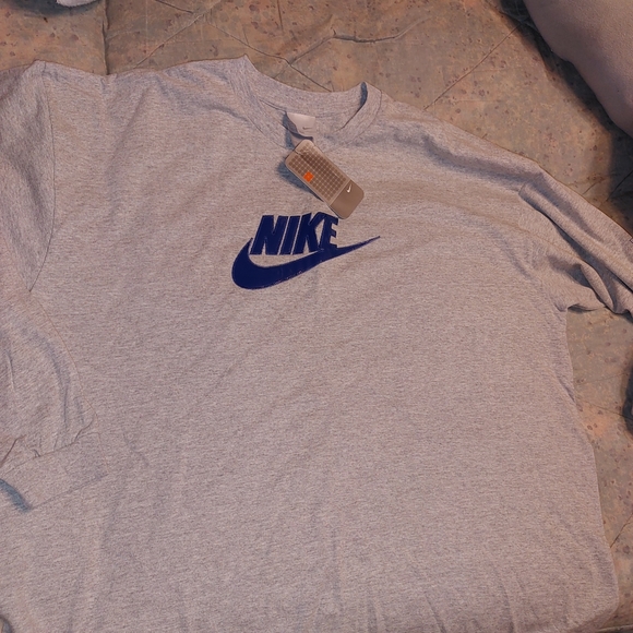 Nike Long Sleeve Tee NWT - Picture 1 of 5